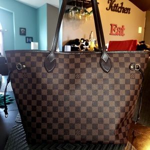 Louis Vuitton Damier Ebene Neverfull MM.  Preloved